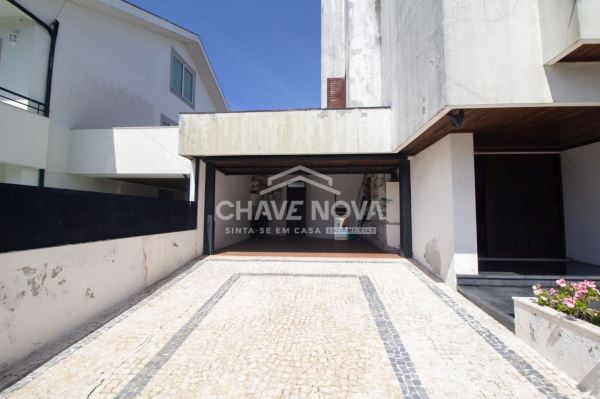 Moradia Isolada V3 c/ Piscina em Gulpilhares (Francelos)