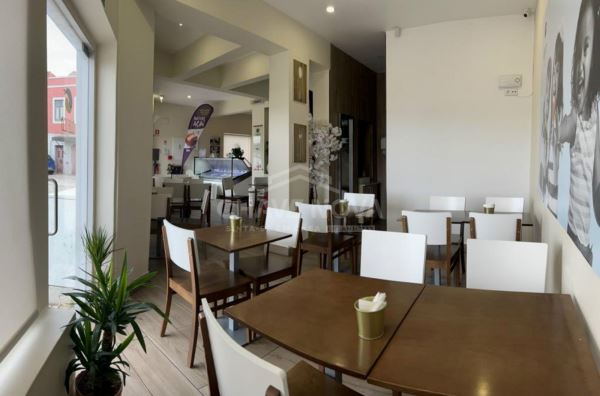 Espaço comercial frente ribeirinha Amora
