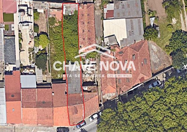 Terreno a 800 metros do Hospital do São João