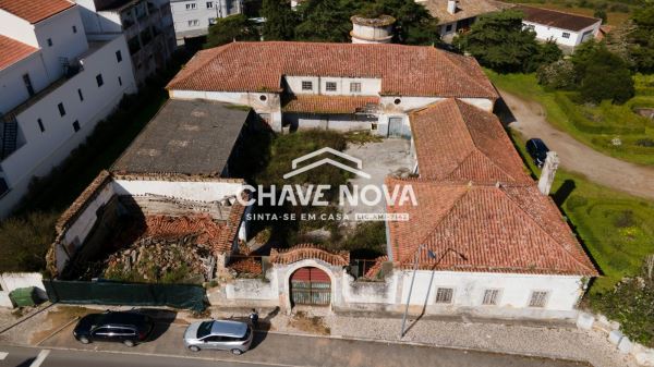 QUINTA HISTÓRICA COM CHALET DE CHARME DO INÍCIO DO SÉCULO XIX A 70KM DE LISBOA