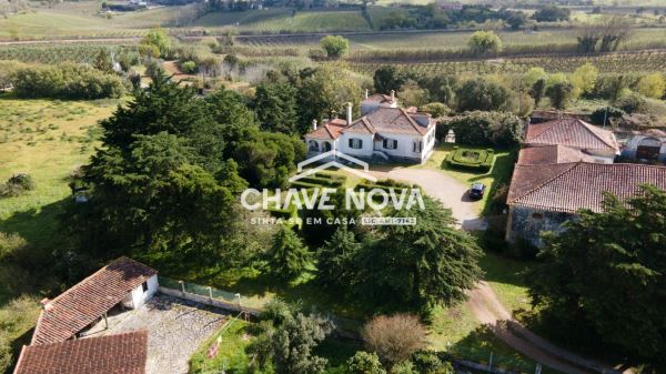 QUINTA HISTÓRICA COM CHALET DE CHARME DO INÍCIO DO SÉCULO XIX A 70KM DE LISBOA