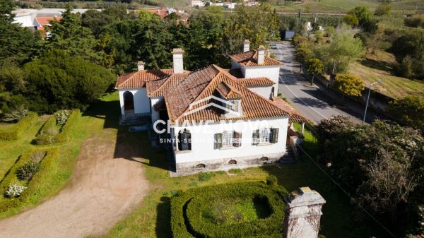 QUINTA HISTÓRICA COM CHALET DE CHARME DO INÍCIO DO SÉCULO XIX A 70KM DE LISBOA