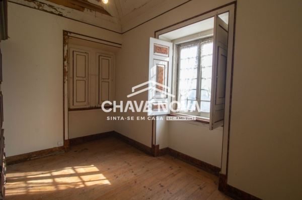 QUINTA HISTÓRICA COM CHALET DE CHARME DO INÍCIO DO SÉCULO XIX A 70KM DE LISBOA