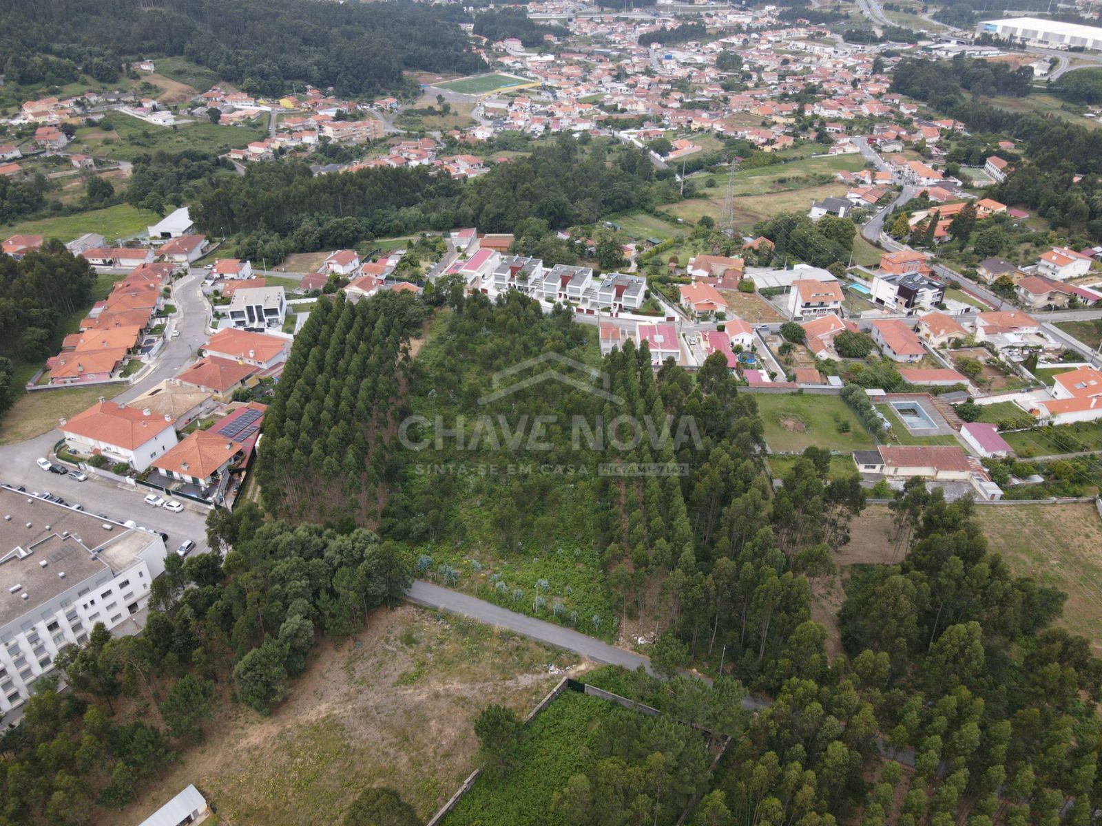 Terreno com 7706m2 para construção de 14 moradias - Nogueira Regedoura