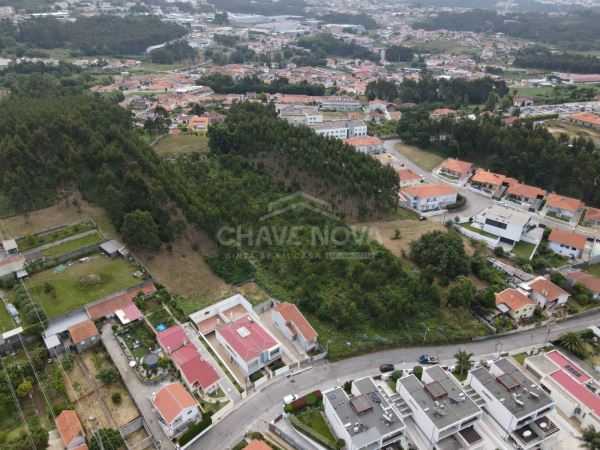 Terreno com 7706m2 para construção de 14 moradias - Nogueira Regedoura