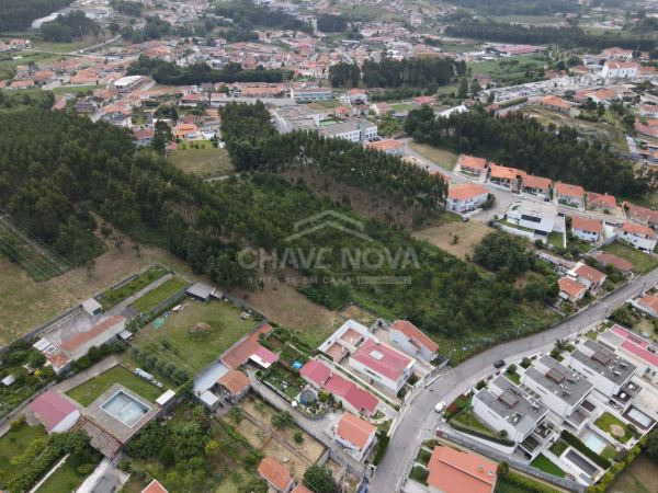 Terreno com 7706m2 para construção de 14 moradias - Nogueira Regedoura