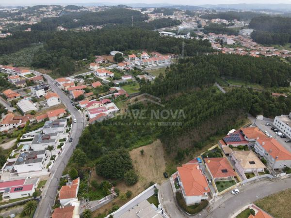 Terreno com 7706m2 para construção de 14 moradias - Nogueira Regedoura