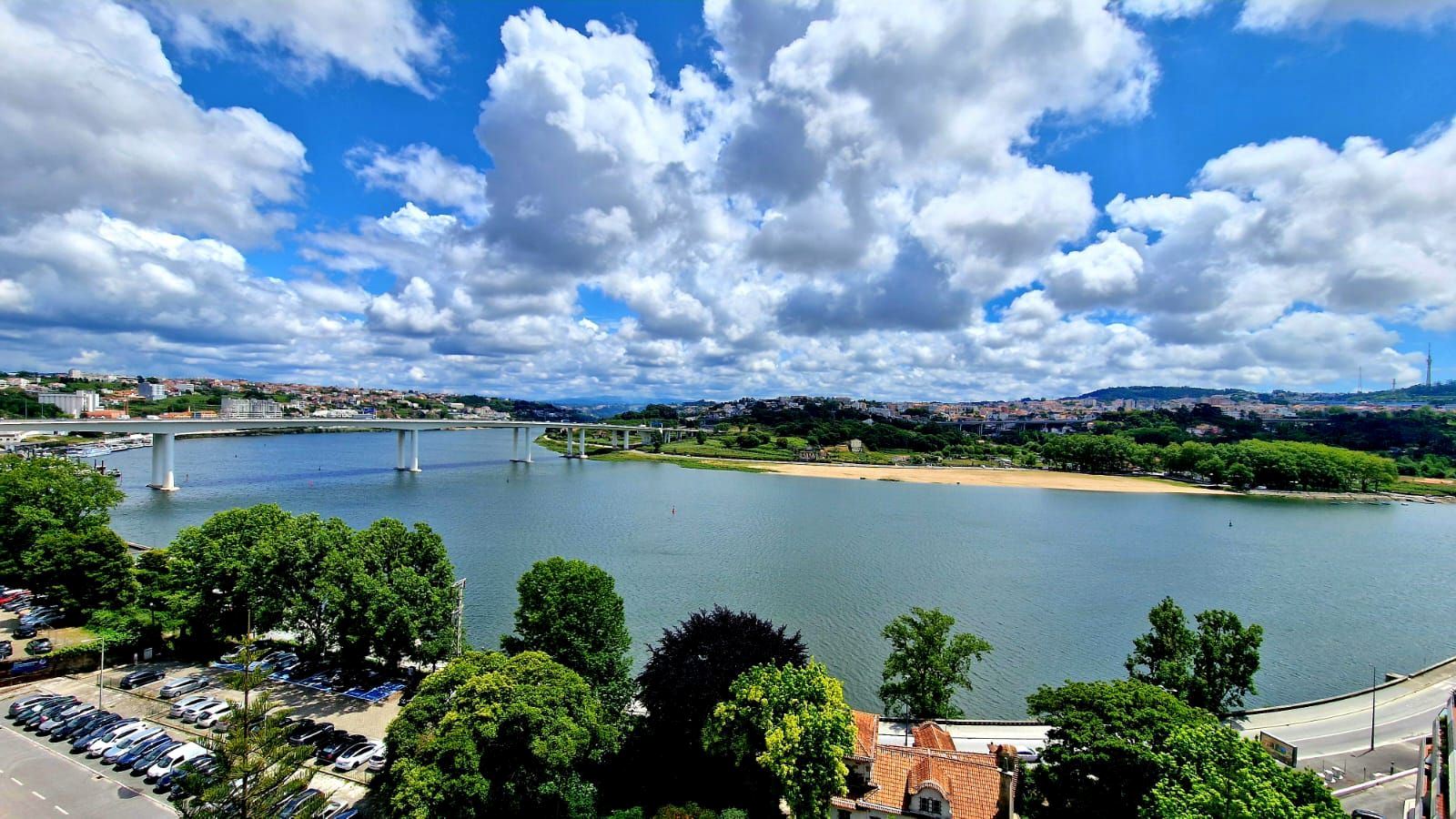 Magnifico apartamento T3, com vista desafogada sobre o rio Douro, junto ao Palácio do Freixo 
