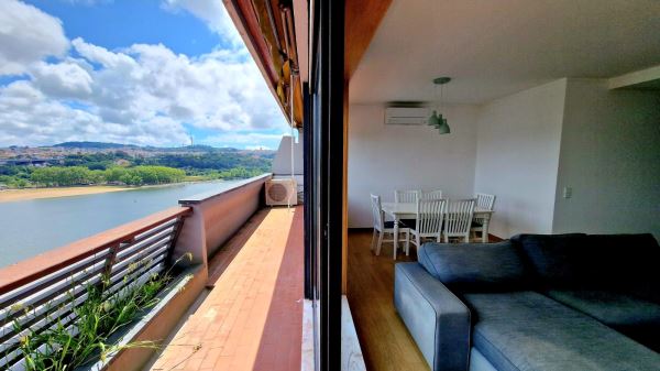 Magnifico apartamento T3, com vista desafogada sobre o rio Douro, junto ao Palácio do Freixo 