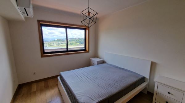 Magnifico apartamento T3, com vista desafogada sobre o rio Douro, junto ao Palácio do Freixo 
