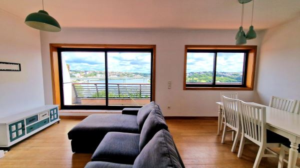 Magnifico apartamento T3, com vista desafogada sobre o rio Douro, junto ao Palácio do Freixo 