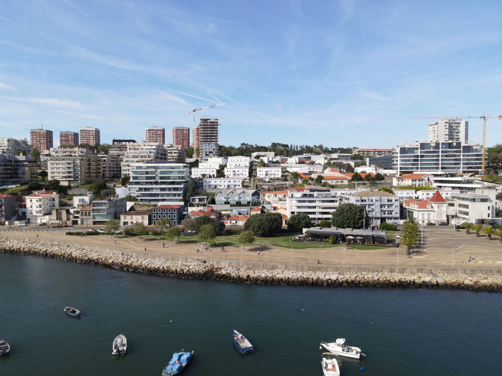 T1+1 Duplex Com Vistas Desafogadas Sobre a Foz do Douro