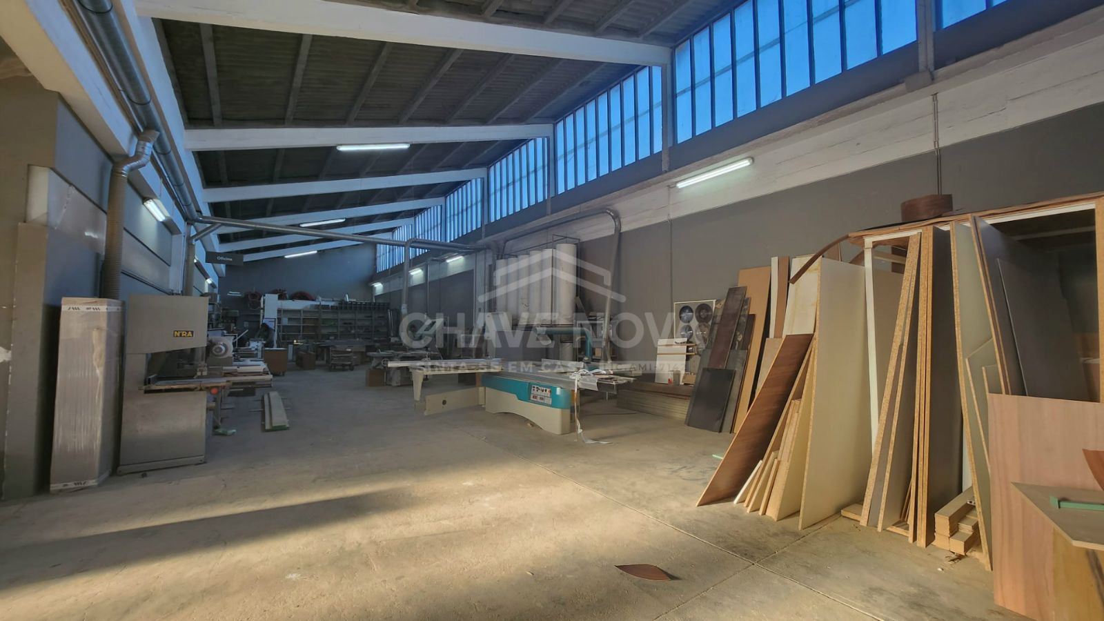 Armazém localizado no Complexo Empresarial do Barroco  Leça do Balio - Porto