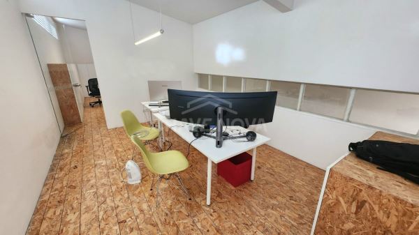 Armazém localizado no Complexo Empresarial do Barroco  Leça do Balio - Porto