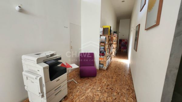Armazém localizado no Complexo Empresarial do Barroco  Leça do Balio - Porto