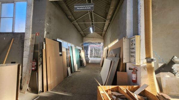 Armazém localizado no Complexo Empresarial do Barroco  Leça do Balio - Porto