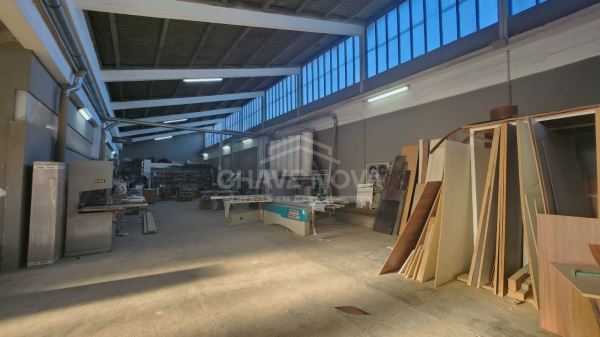 Armazém localizado no Complexo Empresarial do Barroco  Leça do Balio - Porto