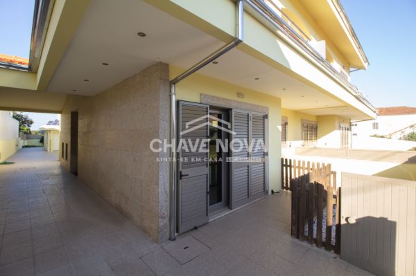 Moradia T3 para venda.