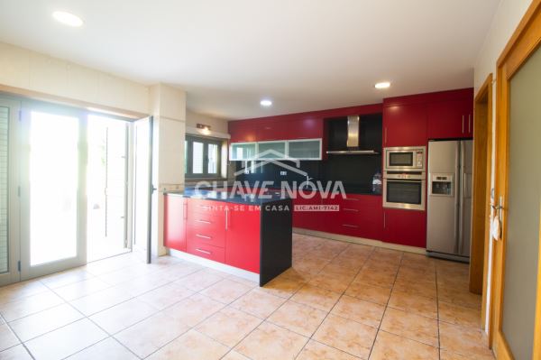 Moradia T3 para venda.