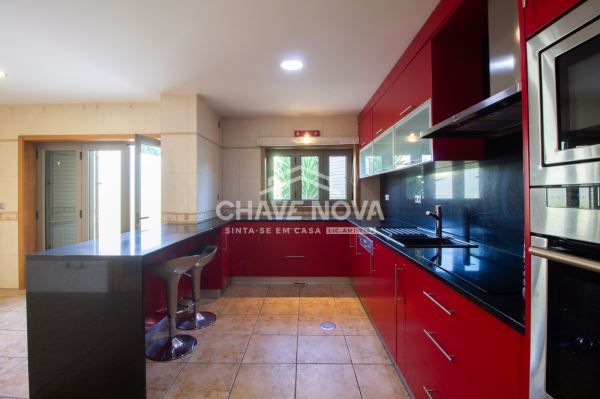 Moradia T3 para venda.