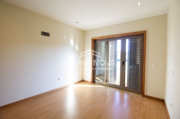 Moradia T3 para venda.