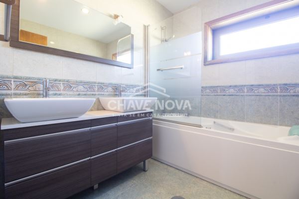 Moradia T3 para venda.