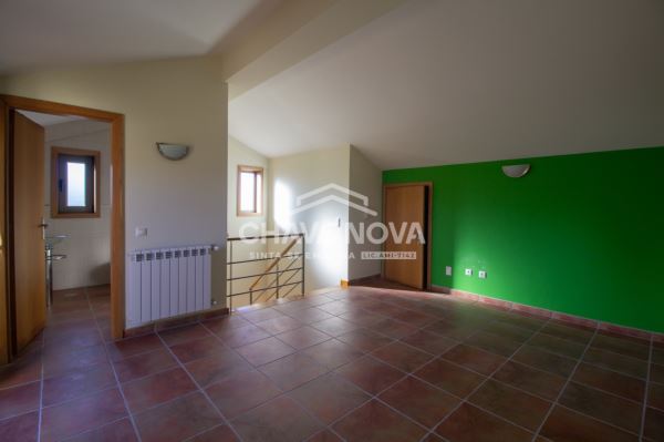 Moradia T3 para venda.