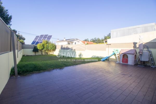 Moradia T3 para venda.