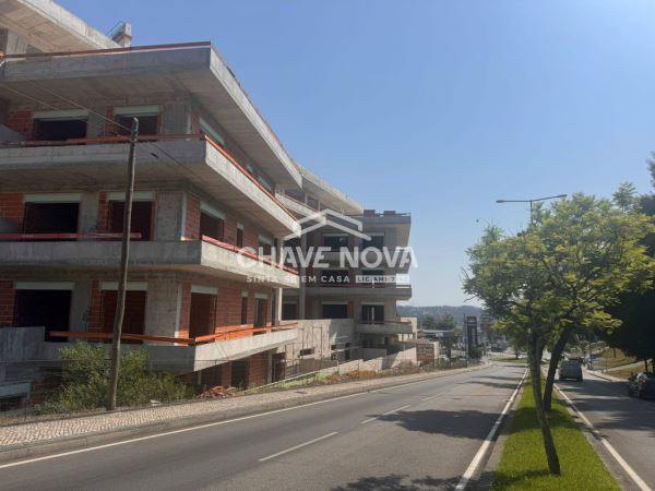Apartamento T3 Novo C/ 4 Lugares de Garagem em Oliveira de Azemeis