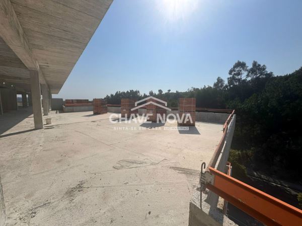 Apartamento T3 Novo C/ 4 Lugares de Garagem em Oliveira de Azemeis