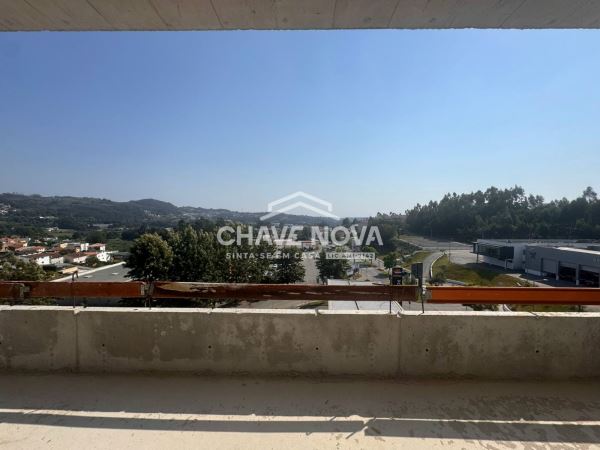 Apartamento T3 Novo C/ 4 Lugares de Garagem em Oliveira de Azemeis