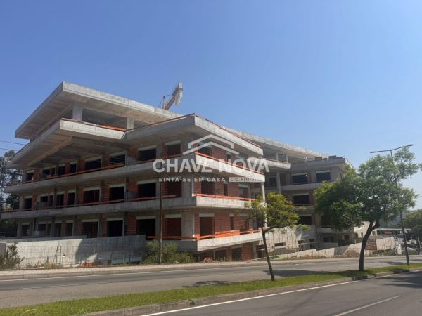 Apartamento T3 Novo C/ 4 Lugares de Garagem em Oliveira de Azemeis