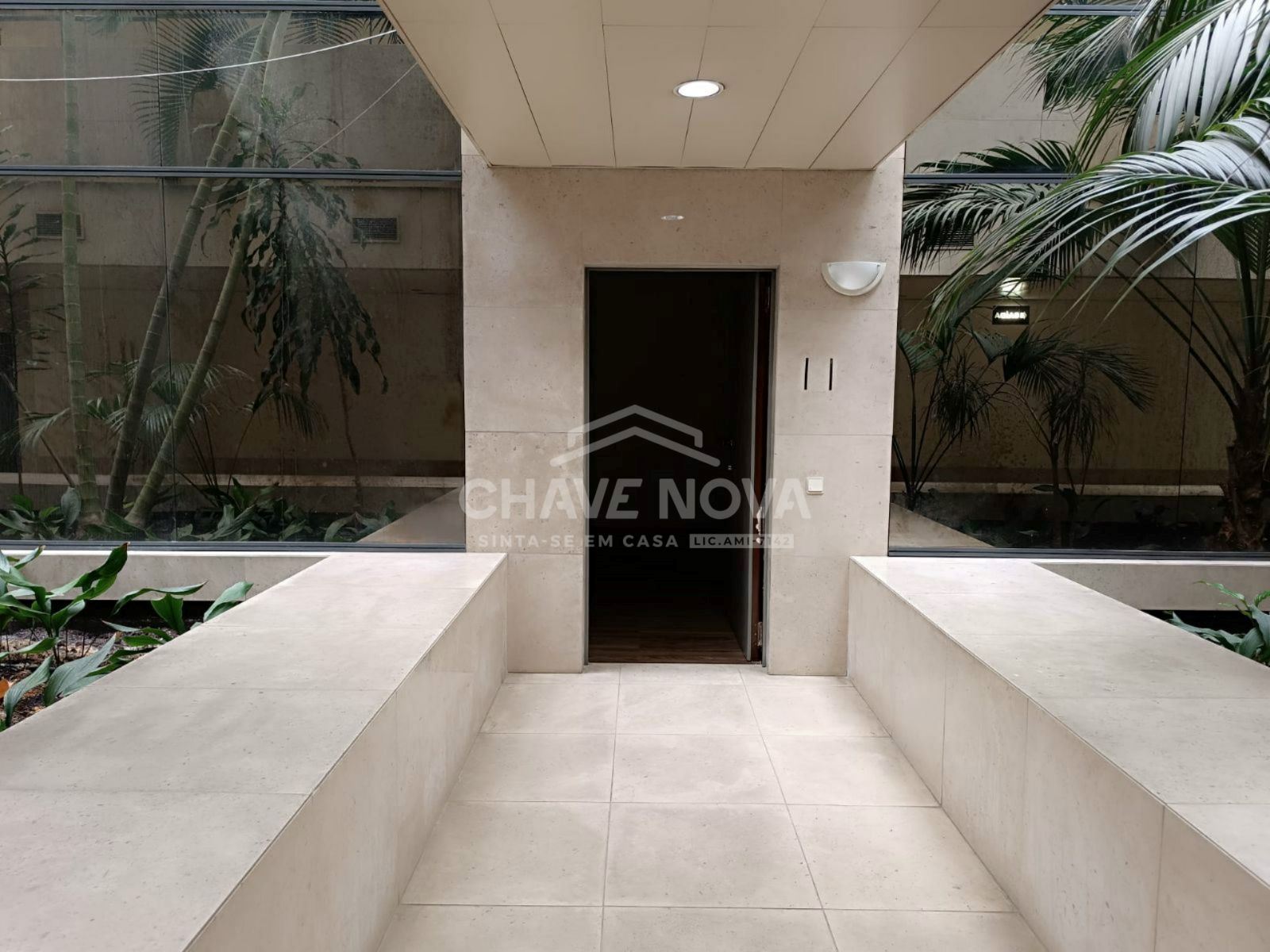 Escritório para Venda em Lordelo do Ouro e Massarelos Foto 3