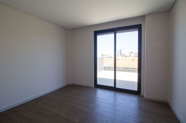 Penthouse T4 com Terraço na Avenida da Boavista