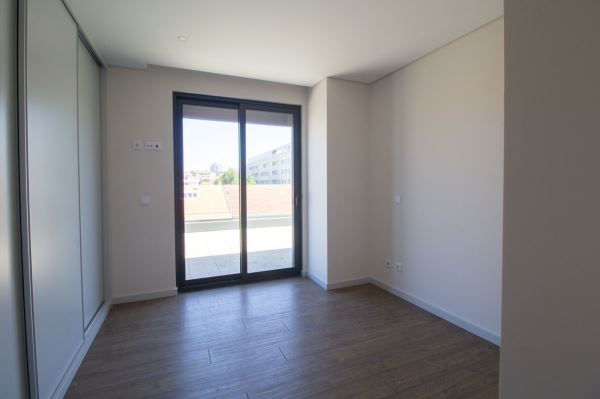 Penthouse T4 com Terraço na Avenida da Boavista