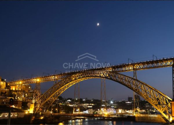 Restaurante para trespasse à Praça dos Poveiros