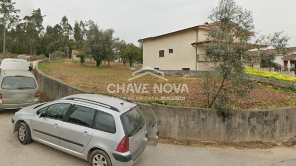 Vende-se terreno localizado em Arrifana,  junto à Estrada Nacional 2