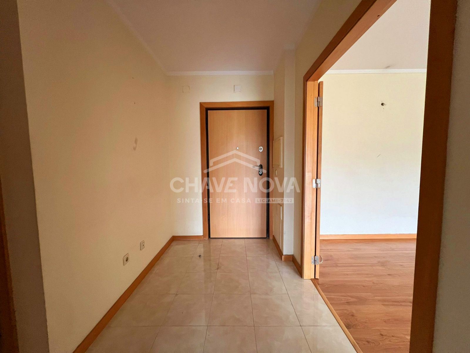 Apartamento T2 c/ Lugar de Garagem em Canelas (Edifício Prestige)