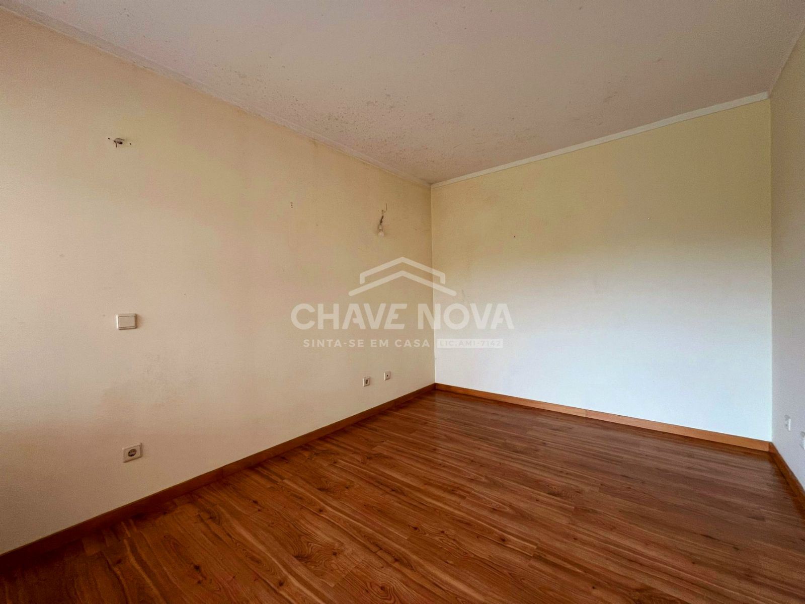 Apartamento T2 c/ Lugar de Garagem em Canelas (Edifício Prestige)