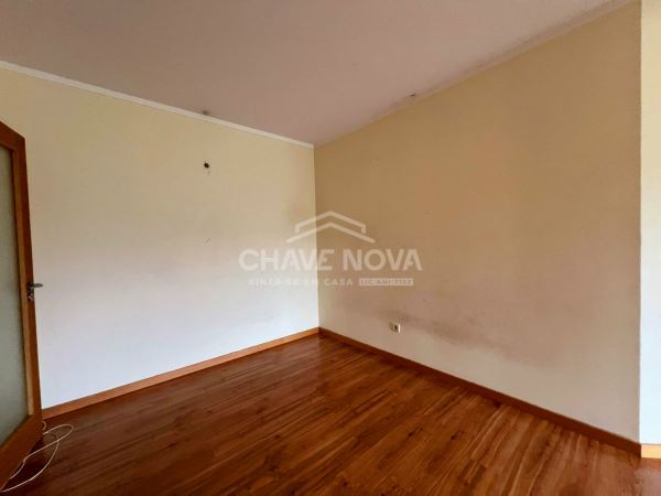 Apartamento T2 c/ Lugar de Garagem em Canelas (Edifício Prestige)
