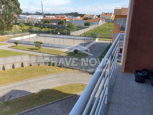 Apartamento T2 c/ Lugar de Garagem em Canelas (Edifício Prestige)