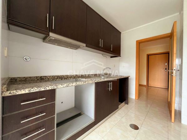 Apartamento T2 c/ Lugar de Garagem em Canelas (Edifício Prestige)