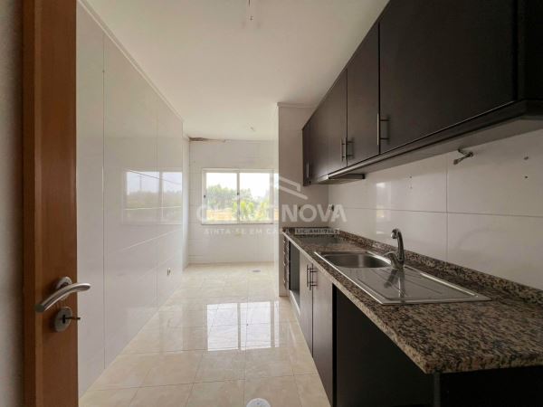 Apartamento T2 c/ Lugar de Garagem em Canelas (Edifício Prestige)
