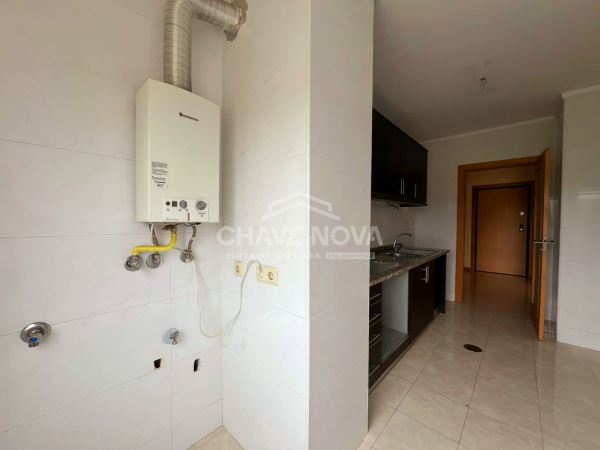 Apartamento T2 c/ Lugar de Garagem em Canelas (Edifício Prestige)