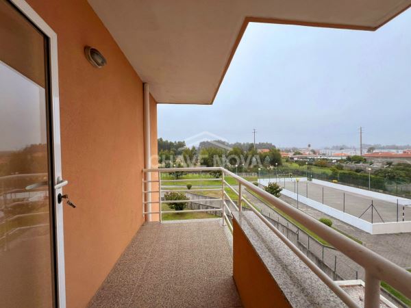 Apartamento T2 c/ Lugar de Garagem em Canelas (Edifício Prestige)