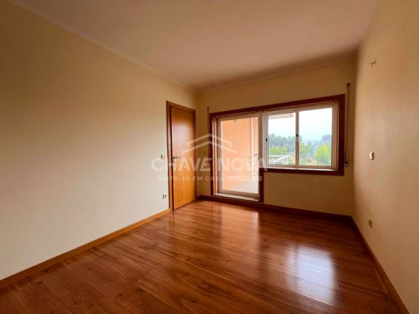 Apartamento T2 c/ Lugar de Garagem em Canelas (Edifício Prestige)