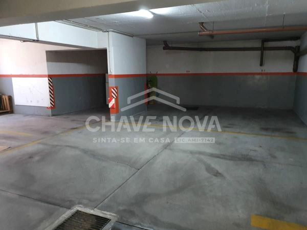 Apartamento T2 c/ Lugar de Garagem em Canelas (Edifício Prestige)