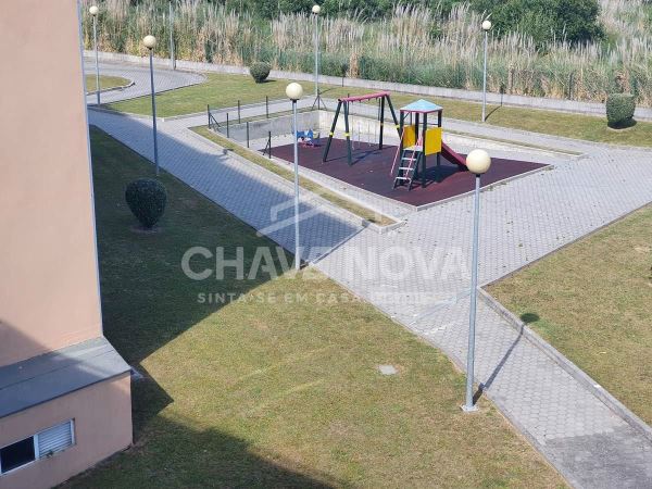 Apartamento T2 c/ Lugar de Garagem em Canelas (Edifício Prestige)