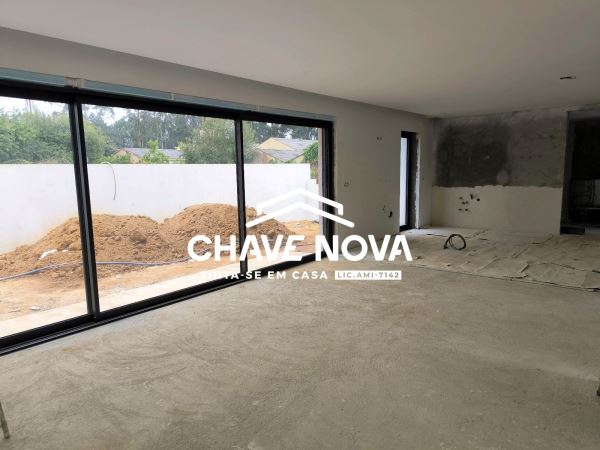 Moradia T4 localizada em Espinho/Anta.