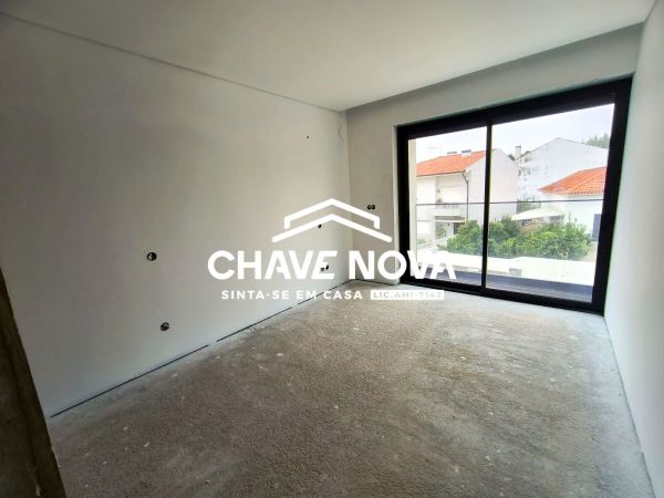 Moradia T4 localizada em Espinho/Anta.